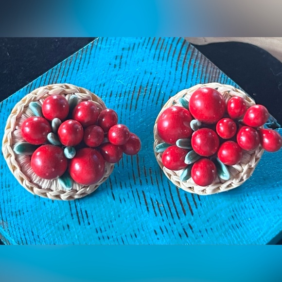 Old Western Germany gold Tone Glam Cluster fruit Clip on Earrings 1.5” - Picture 1 of 3